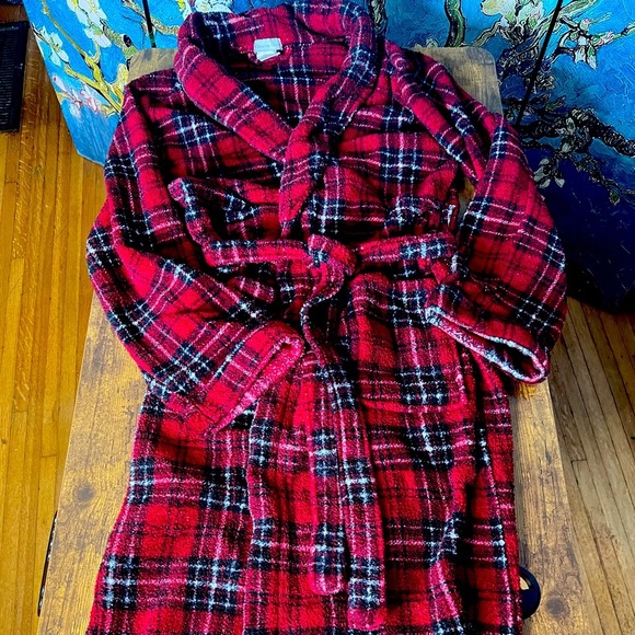 Coastal club one-size-fits-all men’s red checkered robe. - Picture 1 of 11